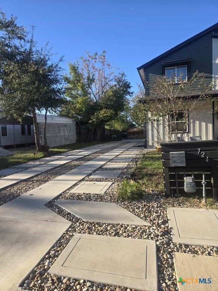 724 Ramsey Ave - Photo 2 of 24