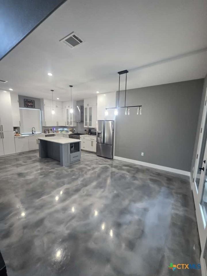 724 Ramsey Ave - Photo 4 of 24