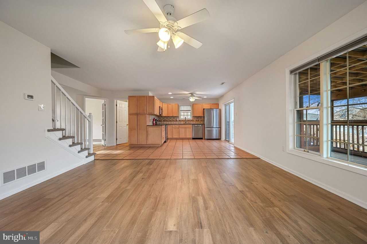 93 Wyatt St - Photo 4 of 15