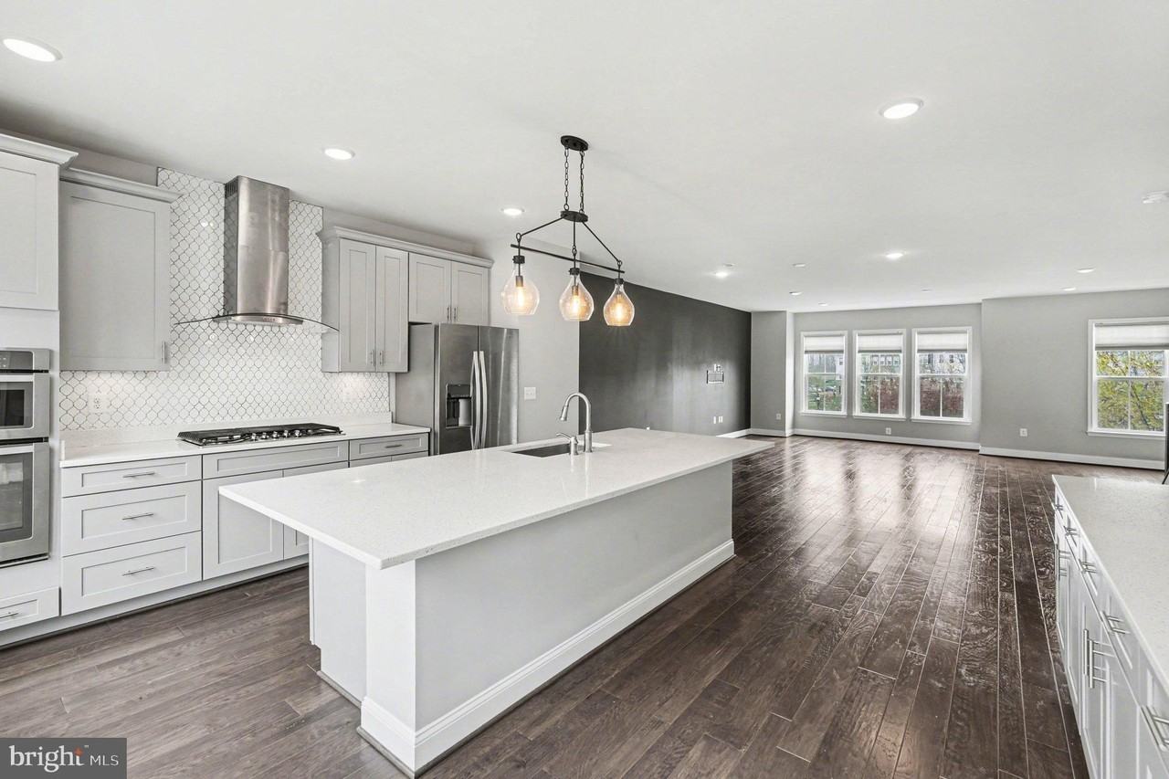 1703 Cottonwood Grove Rd - Photo 6 of 50