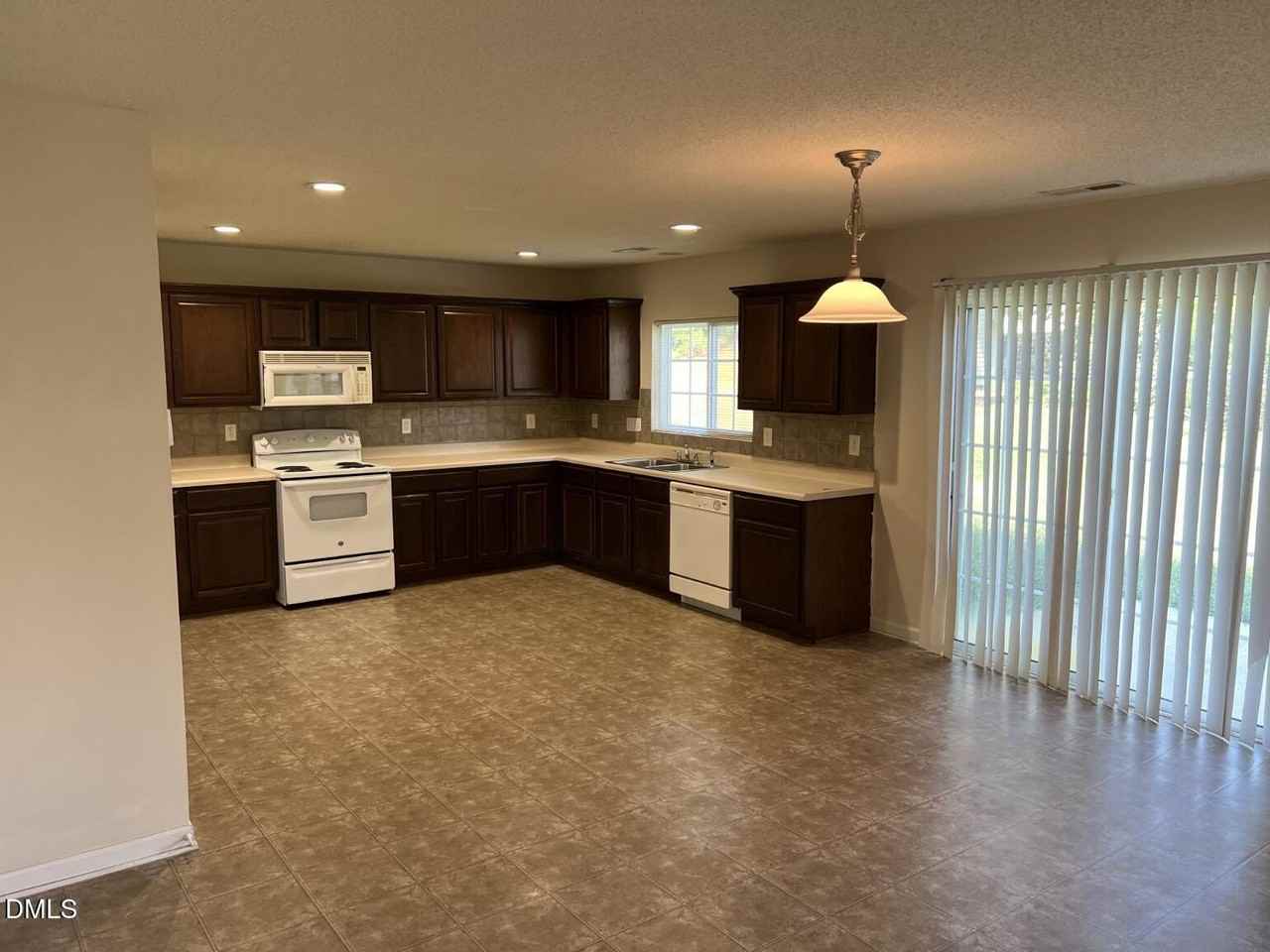 609 Magna Dr - Photo 4 of 24