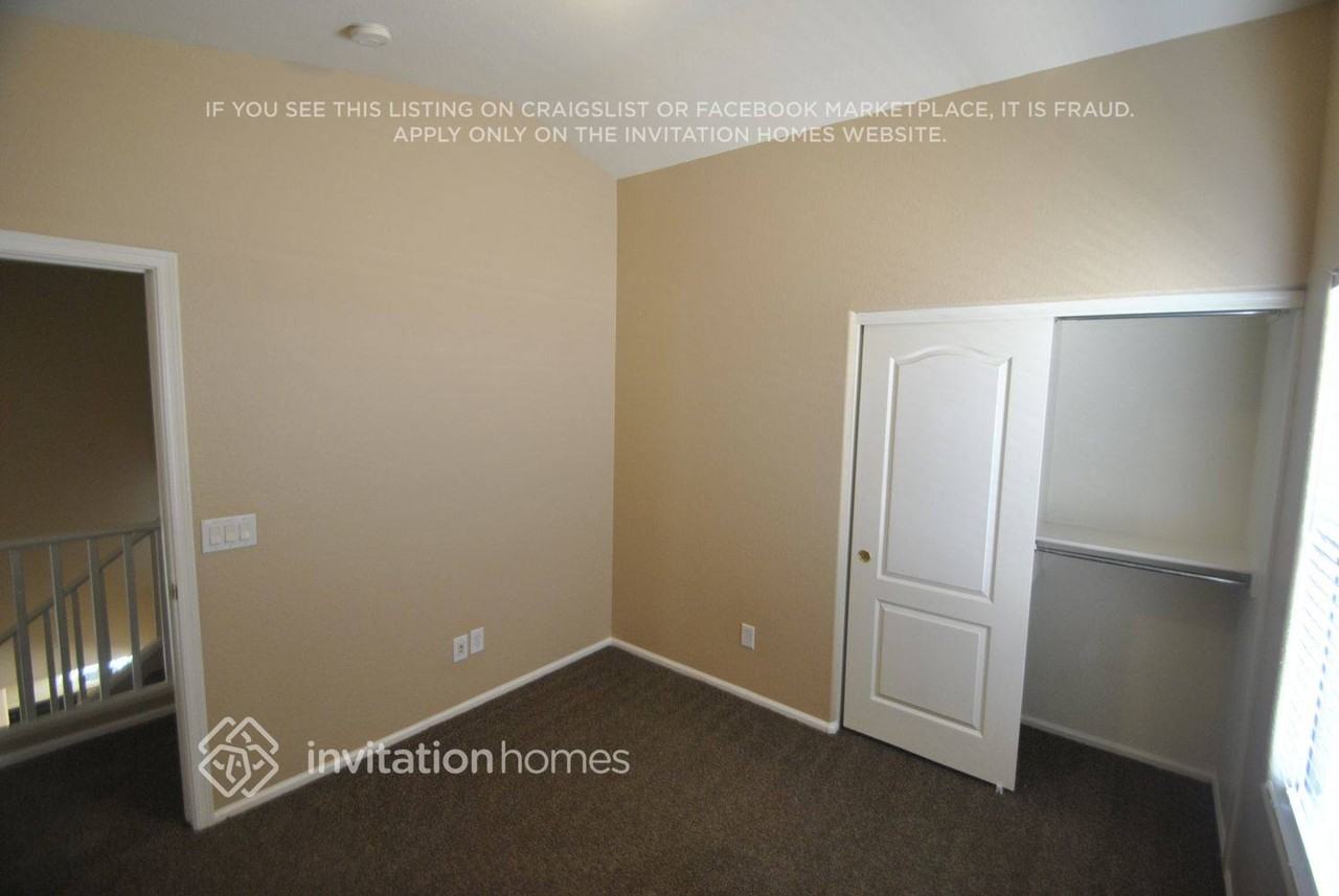 12437 W Windsor Blvd - Photo 4 of 13