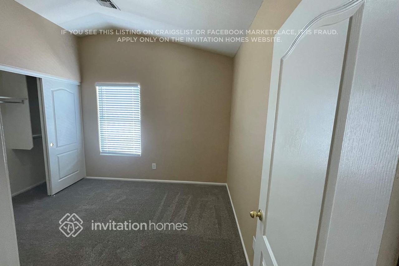 12437 W Windsor Blvd - Photo 7 of 13