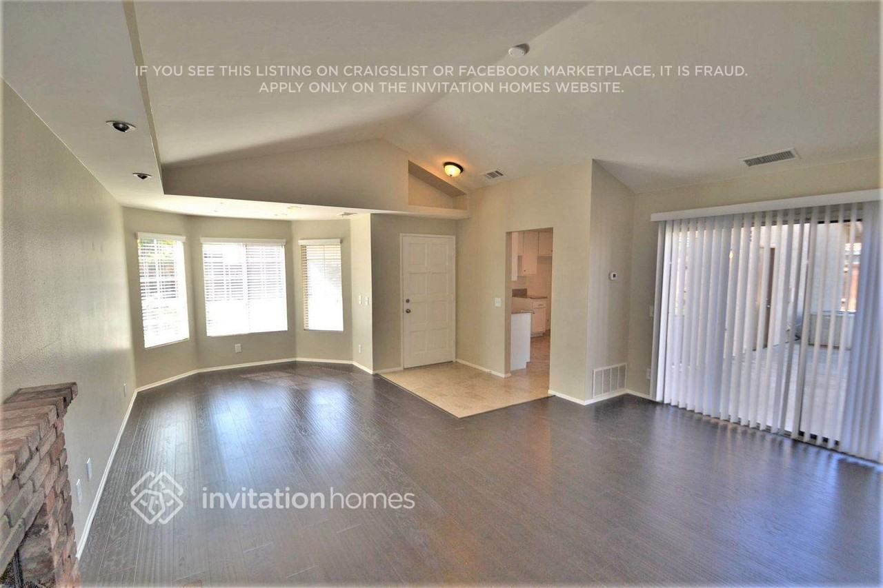 11239 Arizona Ave - Photo 2 of 12