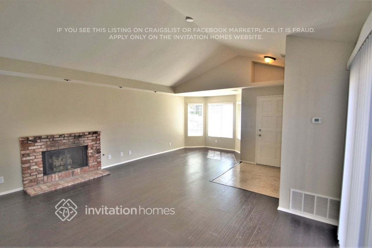 11239 Arizona Ave - Photo 3 of 12