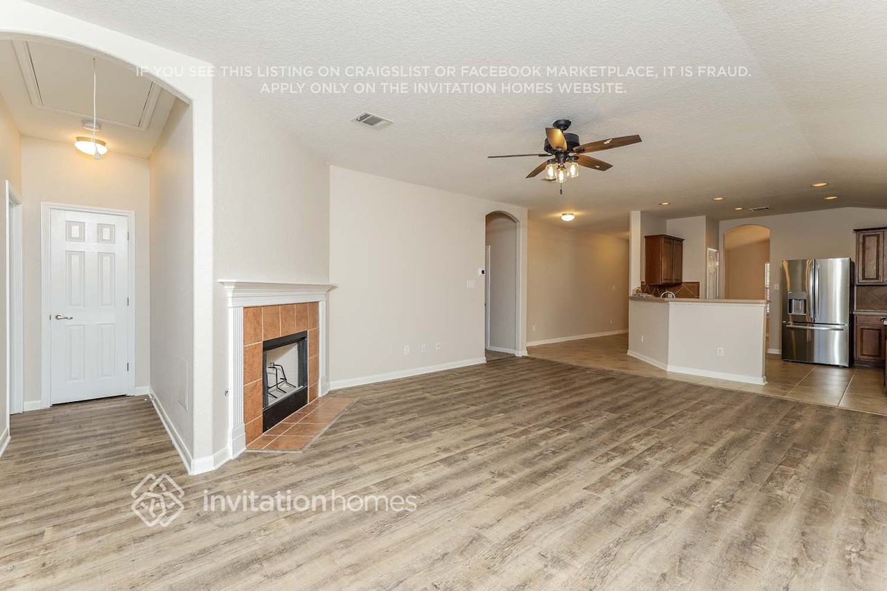 8414 Western Way - Photo 4 of 16