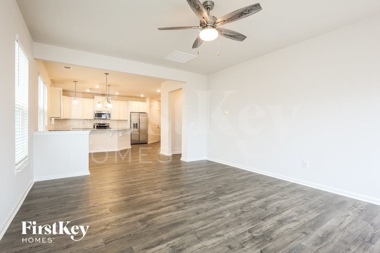 607 Goldburn Way - Photo 4 of 15