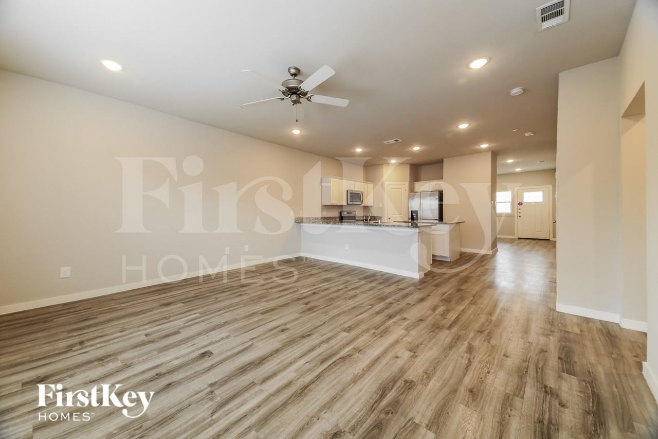 607 Ava Trl - Photo 4 of 16