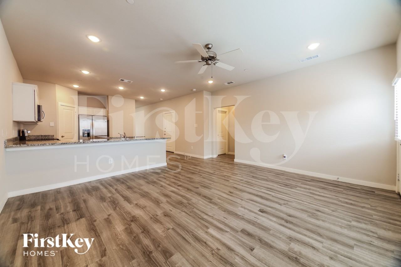 607 Ava Trl - Photo 5 of 16