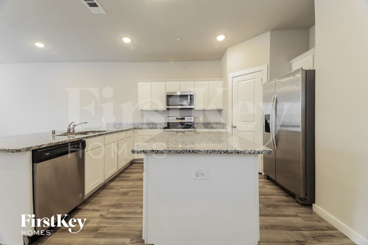 607 Ava Trl - Photo 6 of 16