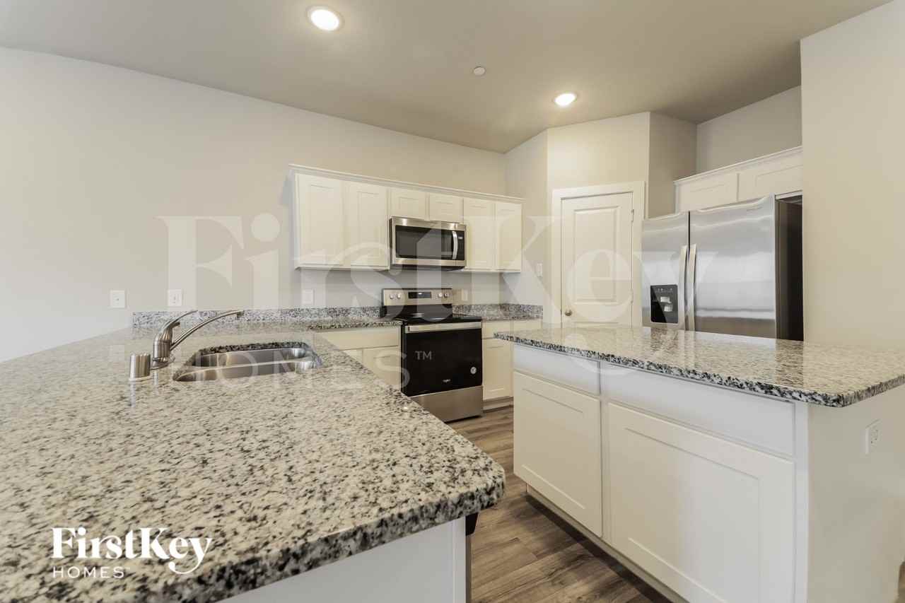 607 Ava Trl - Photo 7 of 16