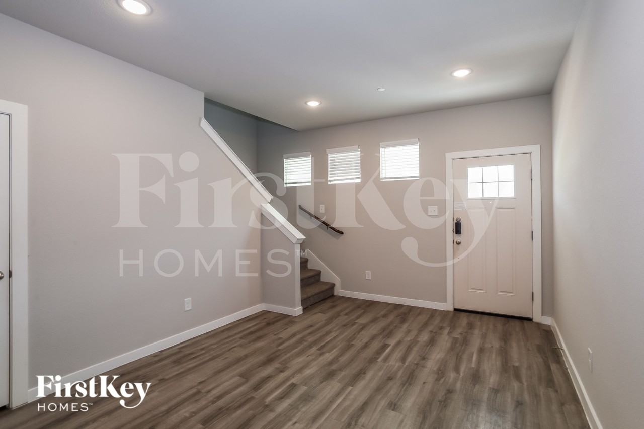 613 Ava Trl - Photo 2 of 15