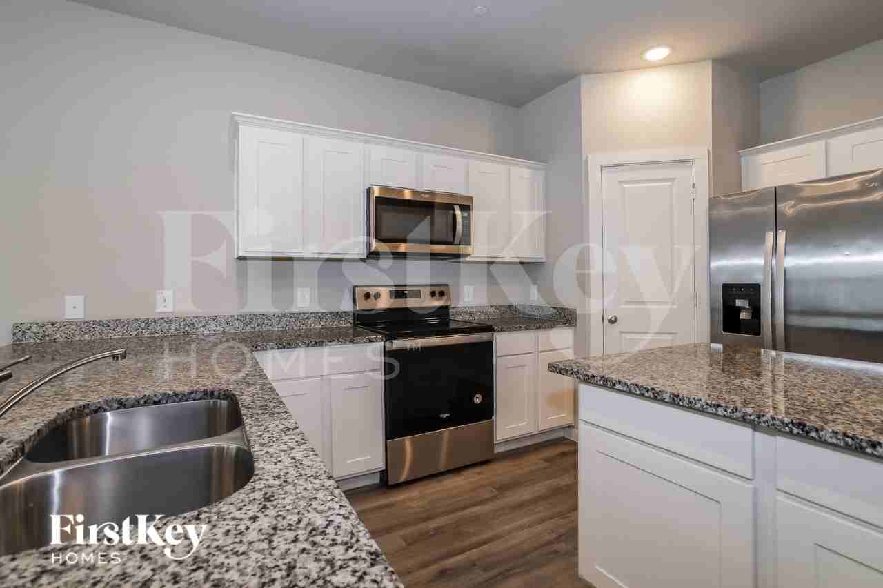 613 Ava Trl - Photo 5 of 15