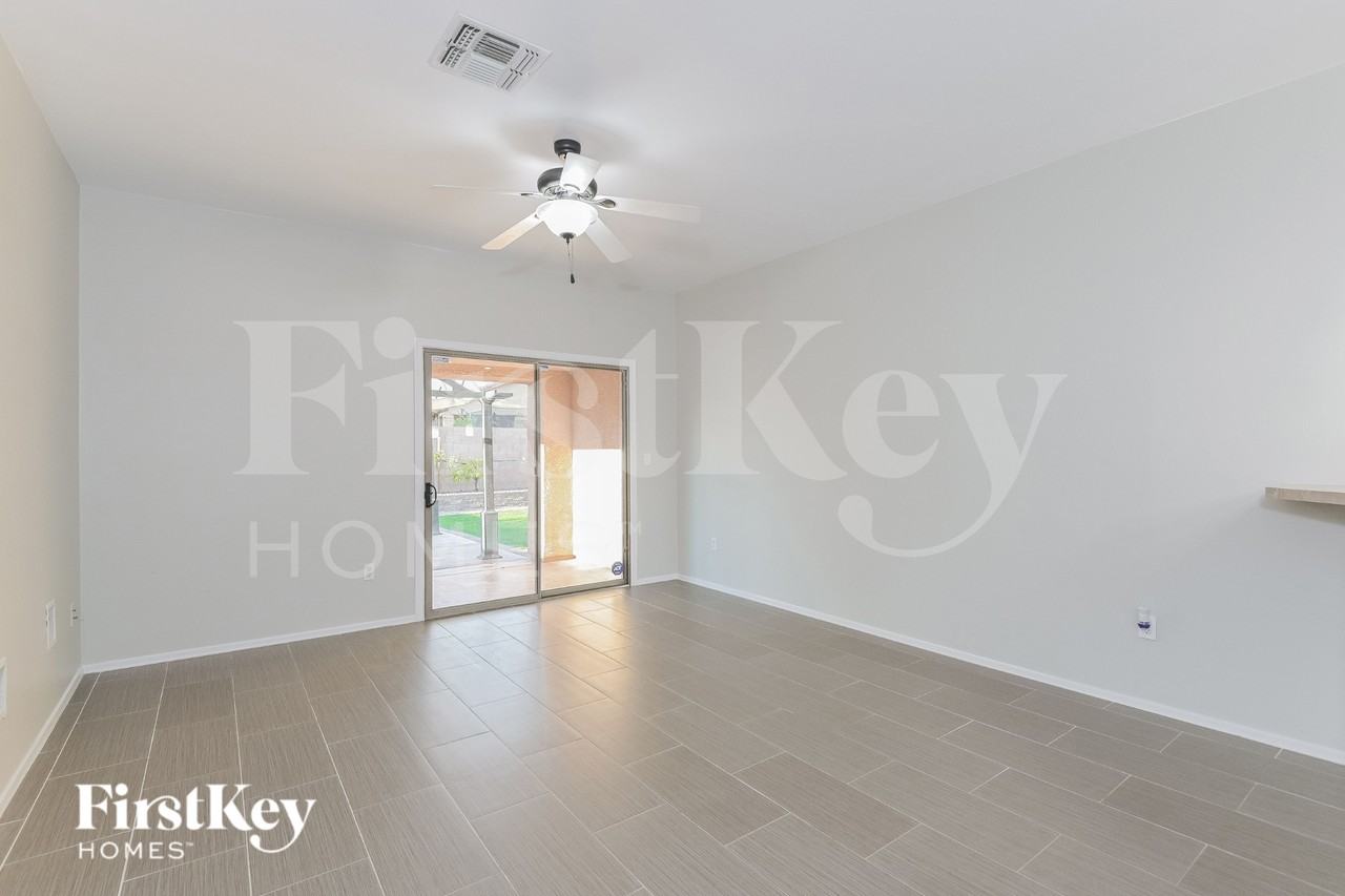 11584 W Stone Hearth St - Photo 3 of 15