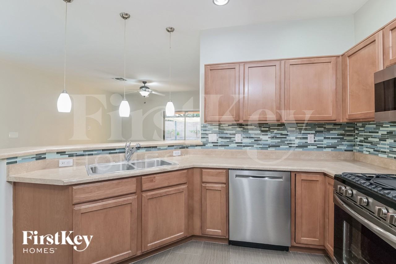 11584 W Stone Hearth St - Photo 6 of 15