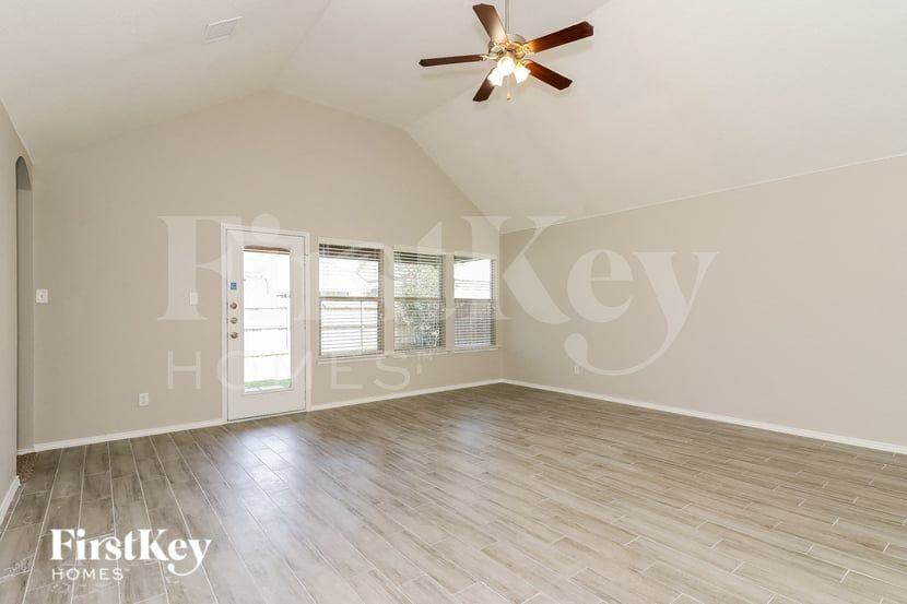 500 Stone Crossing Ln - Photo 3 of 15