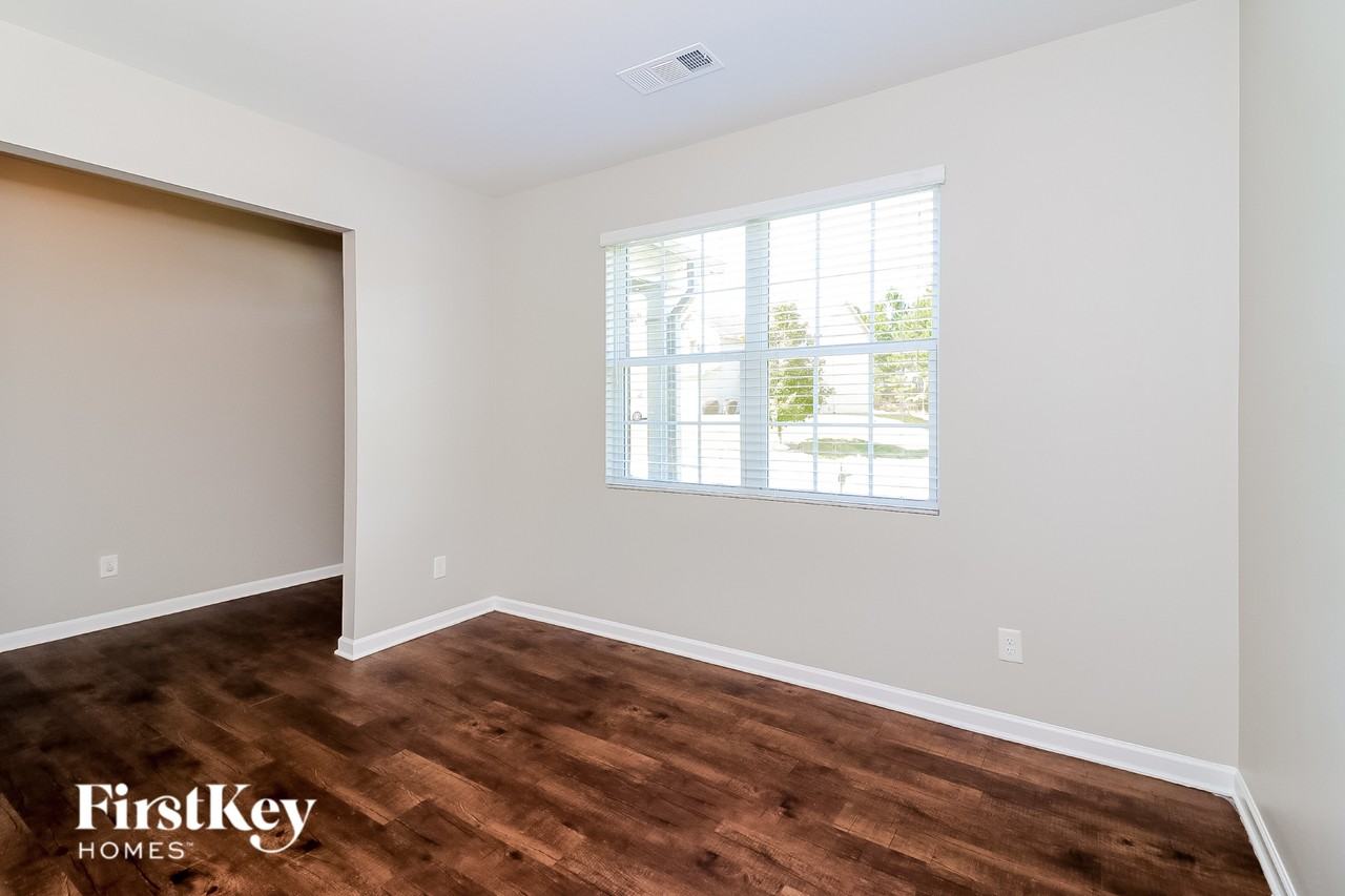 108 Hollyhock Ln - Photo 2 of 15