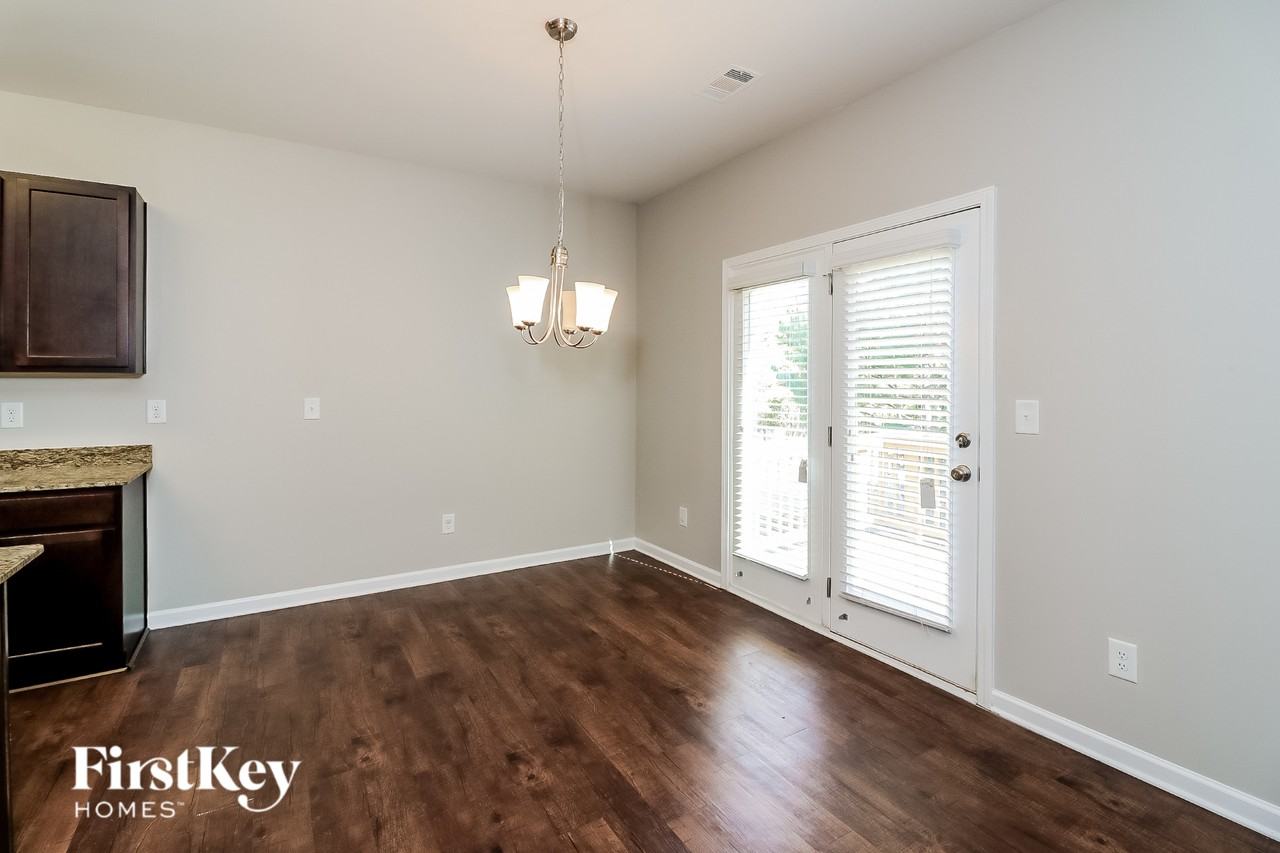 108 Hollyhock Ln - Photo 3 of 15