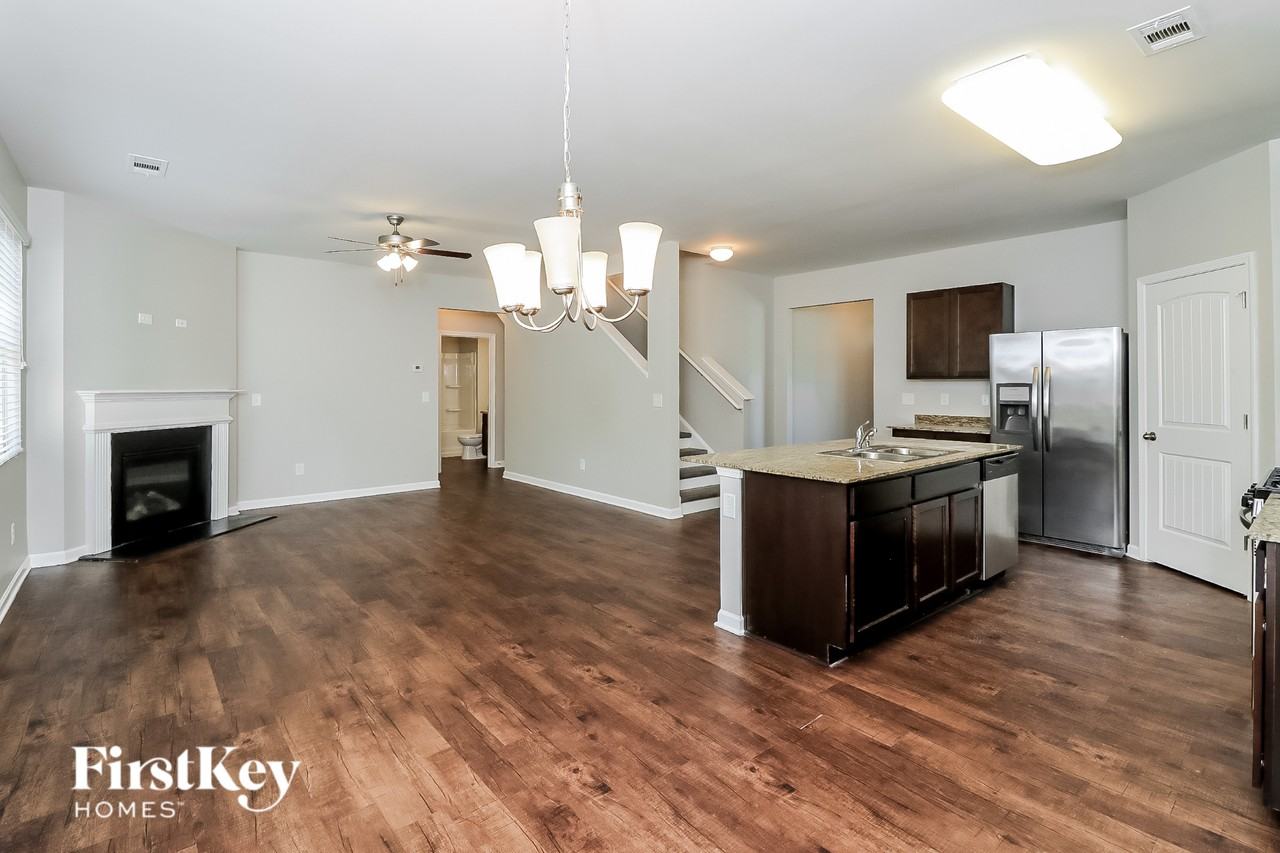 108 Hollyhock Ln - Photo 4 of 15