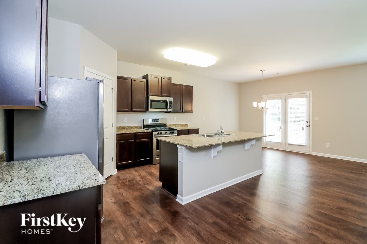 108 Hollyhock Ln - Photo 5 of 15