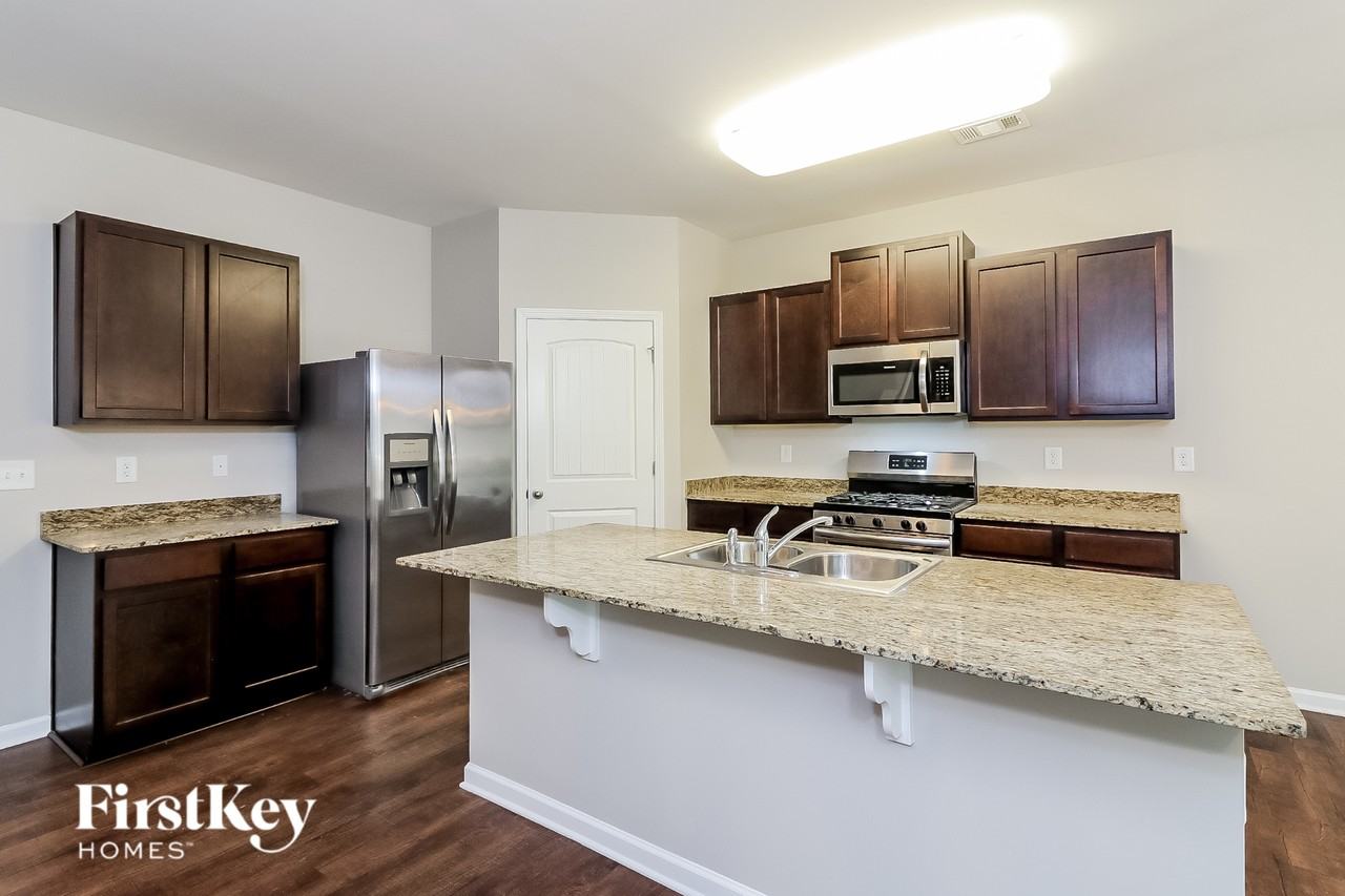 108 Hollyhock Ln - Photo 6 of 15