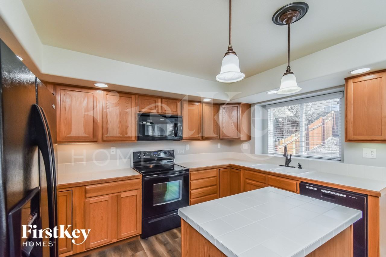 1749 Dewhirst Dr - Photo 5 of 15