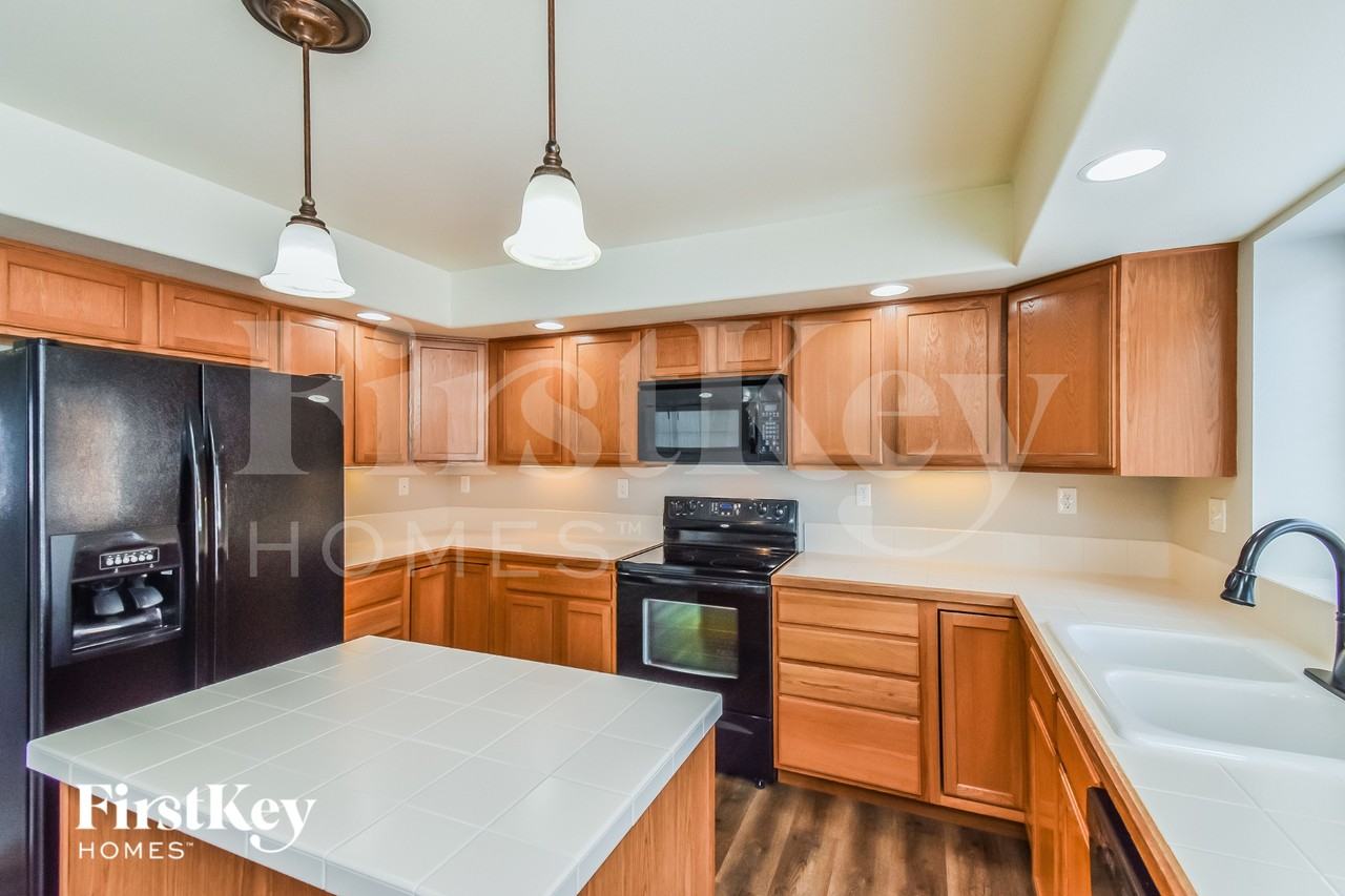 1749 Dewhirst Dr - Photo 6 of 15