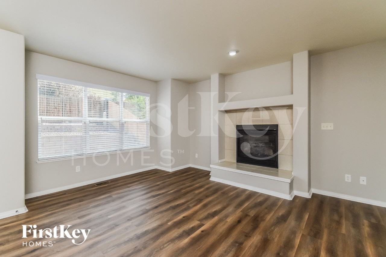 1749 Dewhirst Dr - Photo 7 of 15