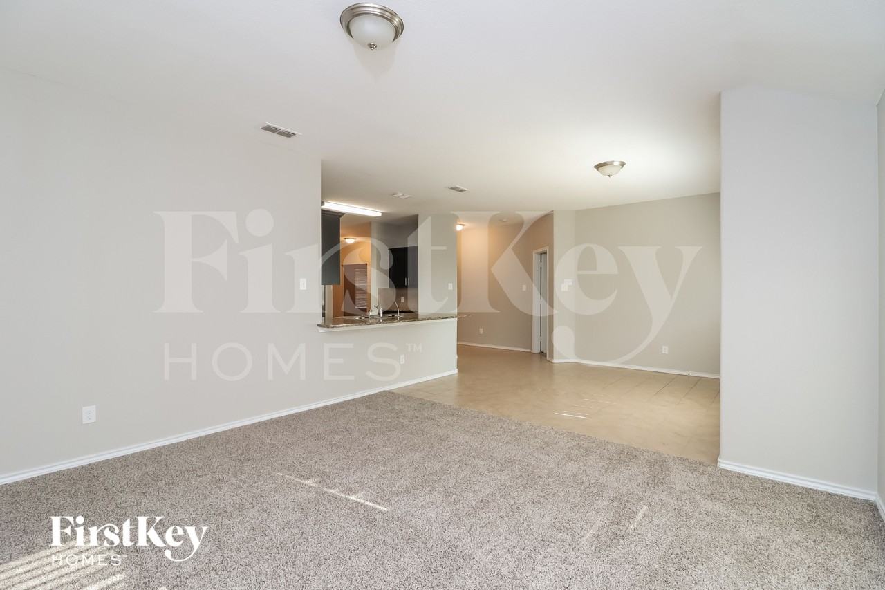 10213 S Race St - Photo 4 of 16