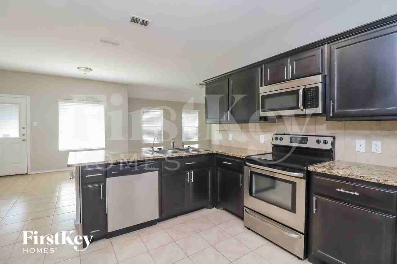 10213 S Race St - Photo 5 of 16