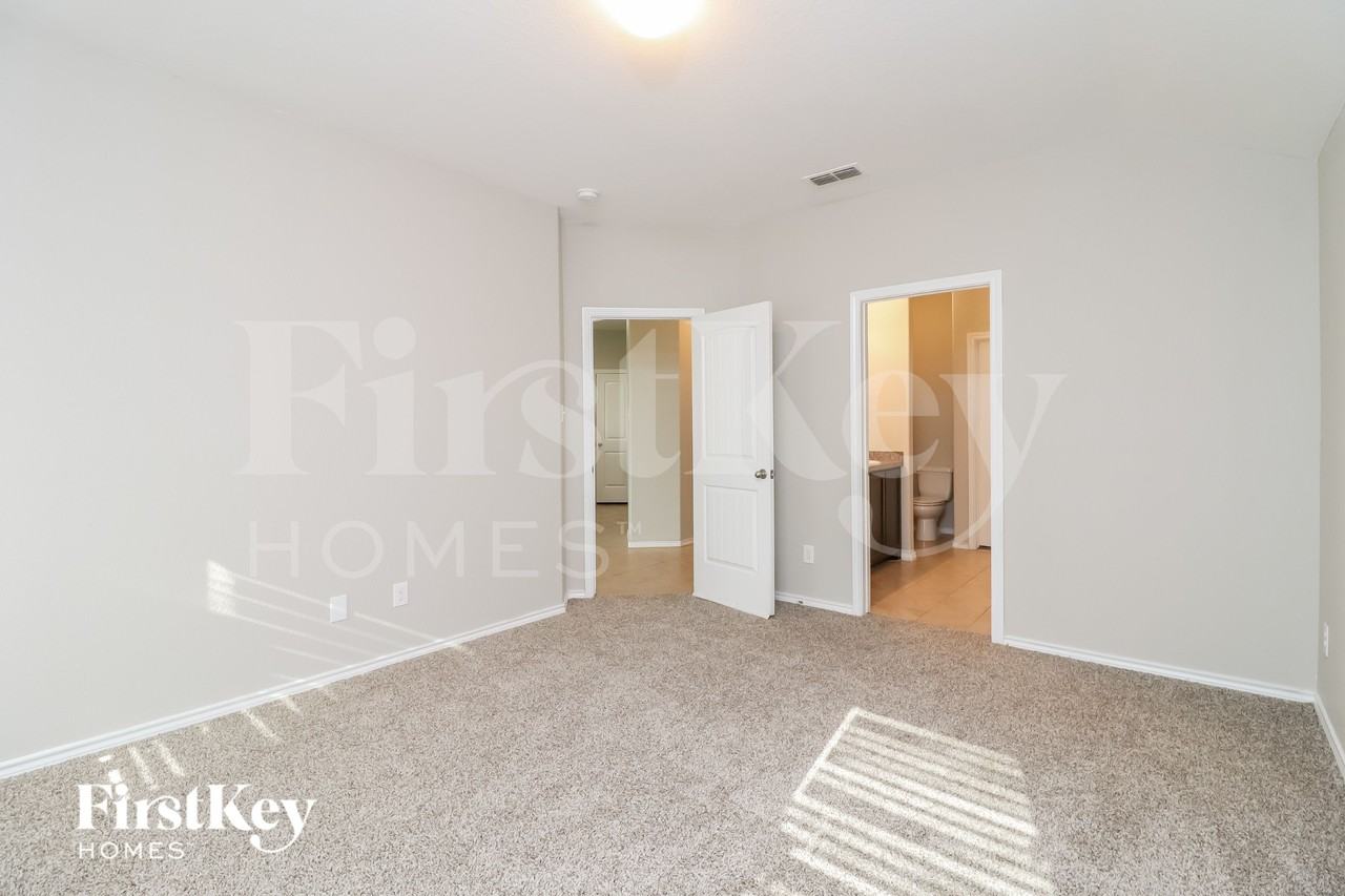 10213 S Race St - Photo 7 of 16