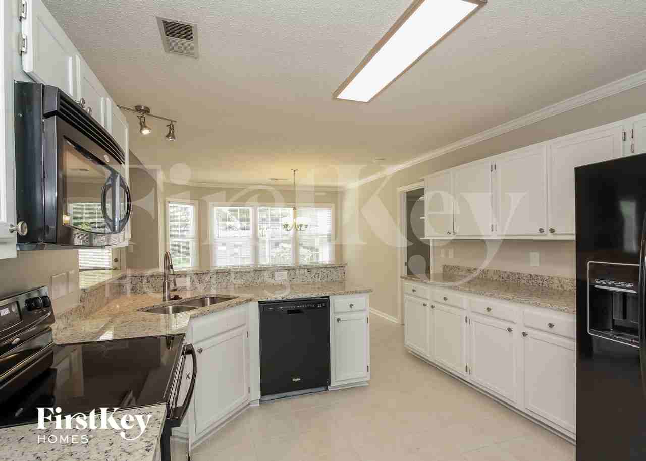 13646 Annsdale Ln - Photo 6 of 15