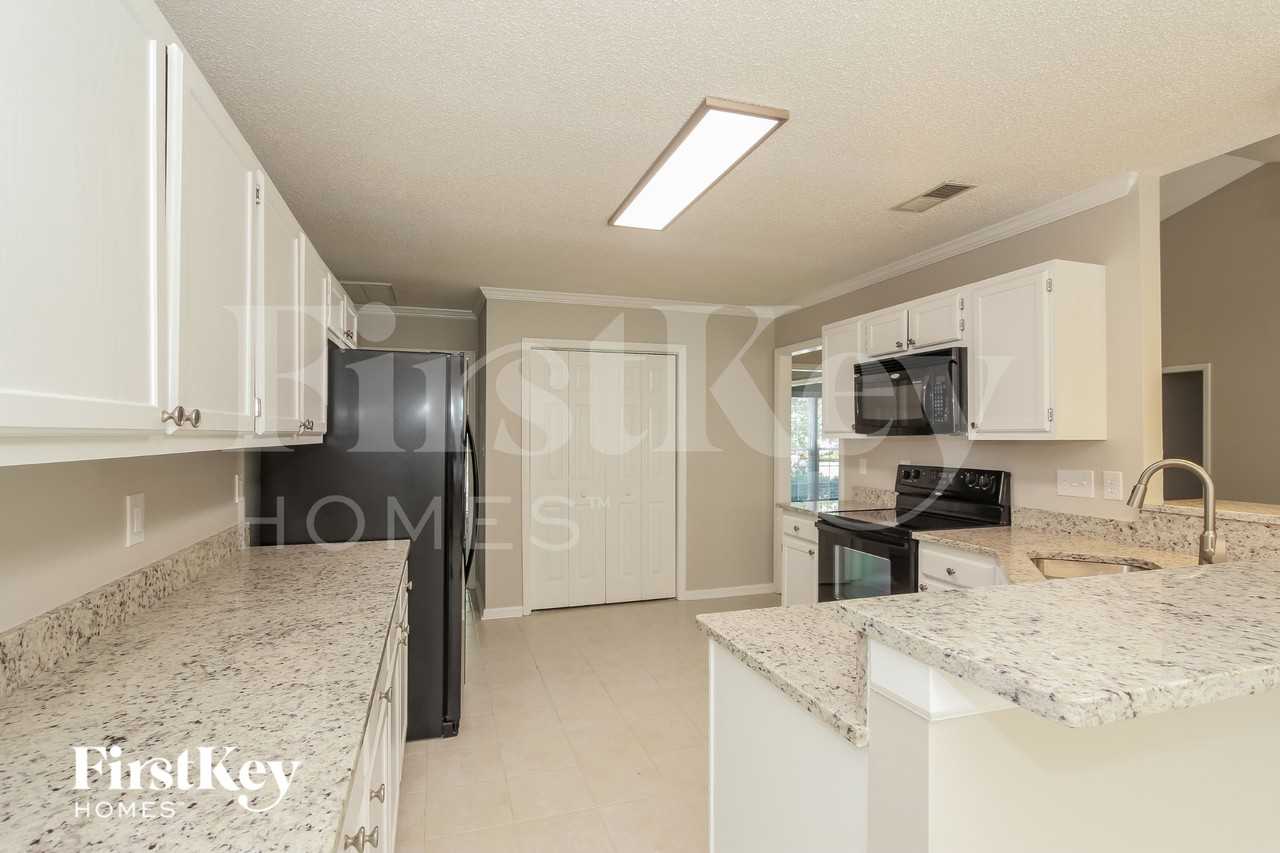 13646 Annsdale Ln - Photo 7 of 15