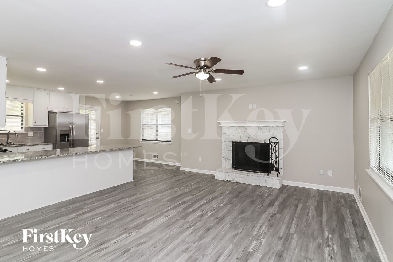 335 Lost Meadows Dr - Photo 3 of 15