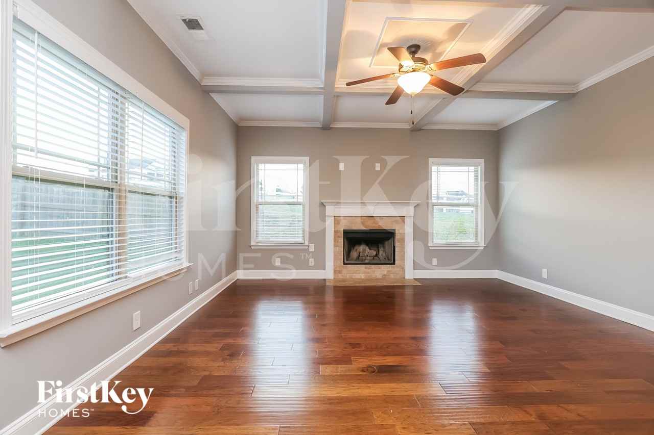 1499 Amberley Dr - Photo 3 of 15