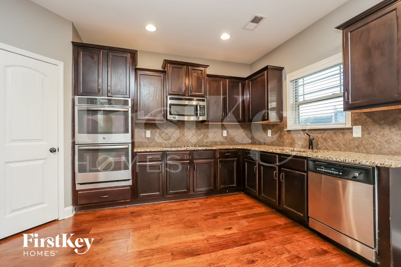 1499 Amberley Dr - Photo 6 of 15