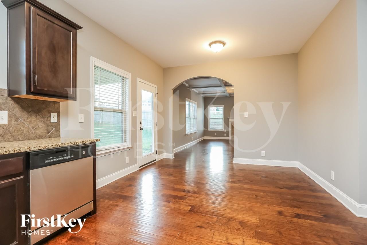 1499 Amberley Dr - Photo 7 of 15