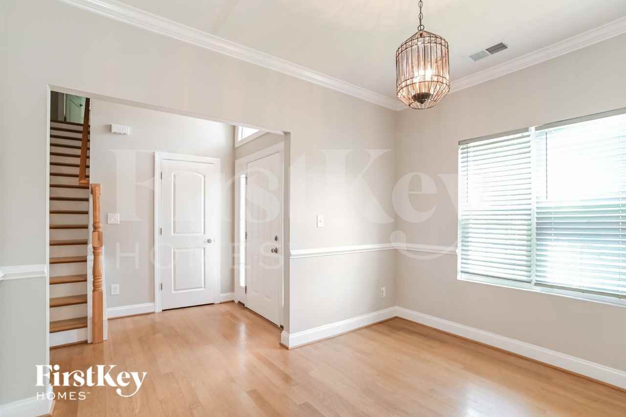 5821 Parkstone Dr - Photo 4 of 16