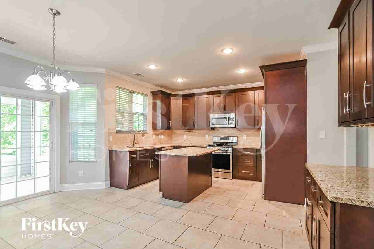 5821 Parkstone Dr - Photo 5 of 16