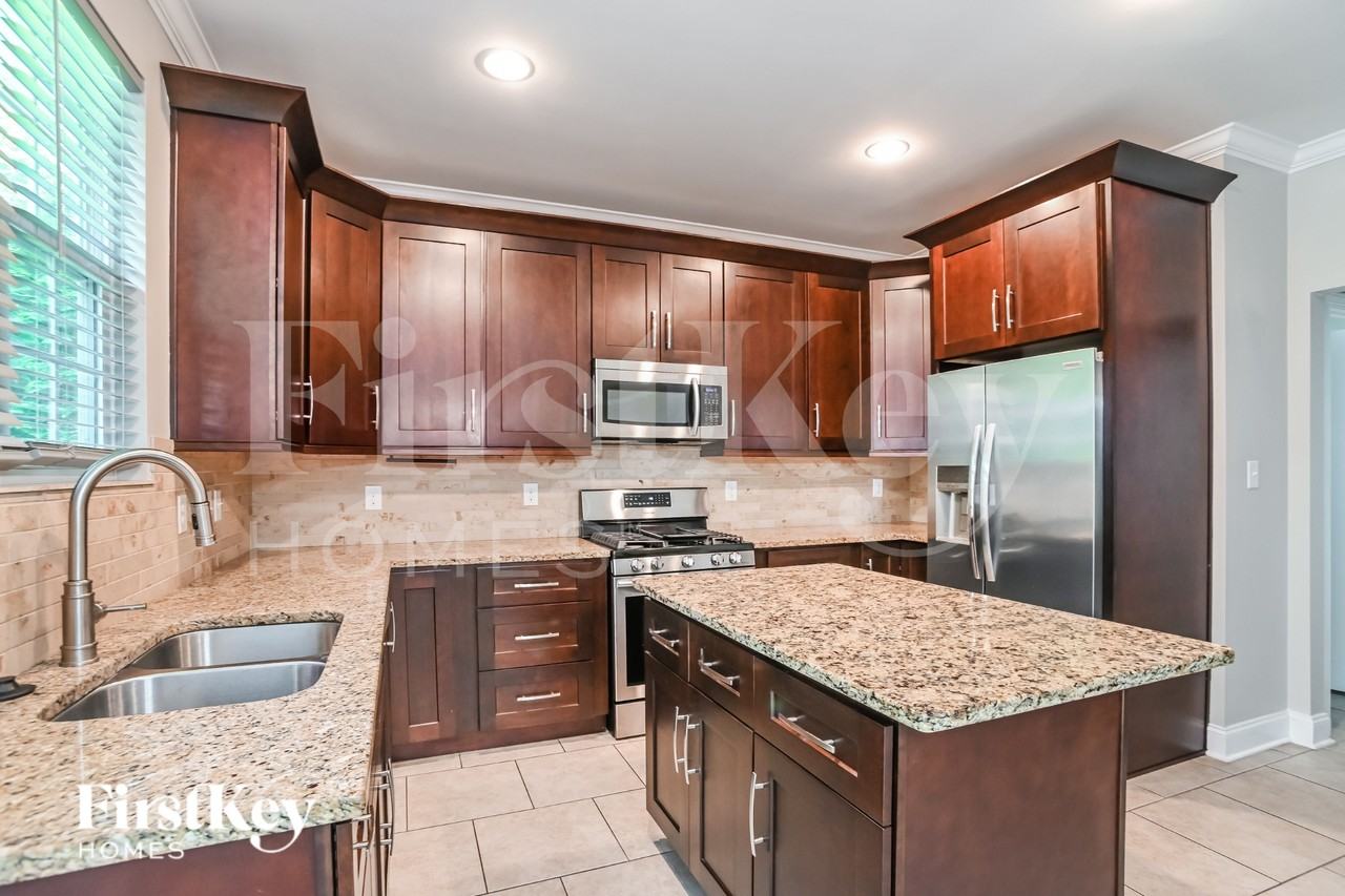 5821 Parkstone Dr - Photo 6 of 16