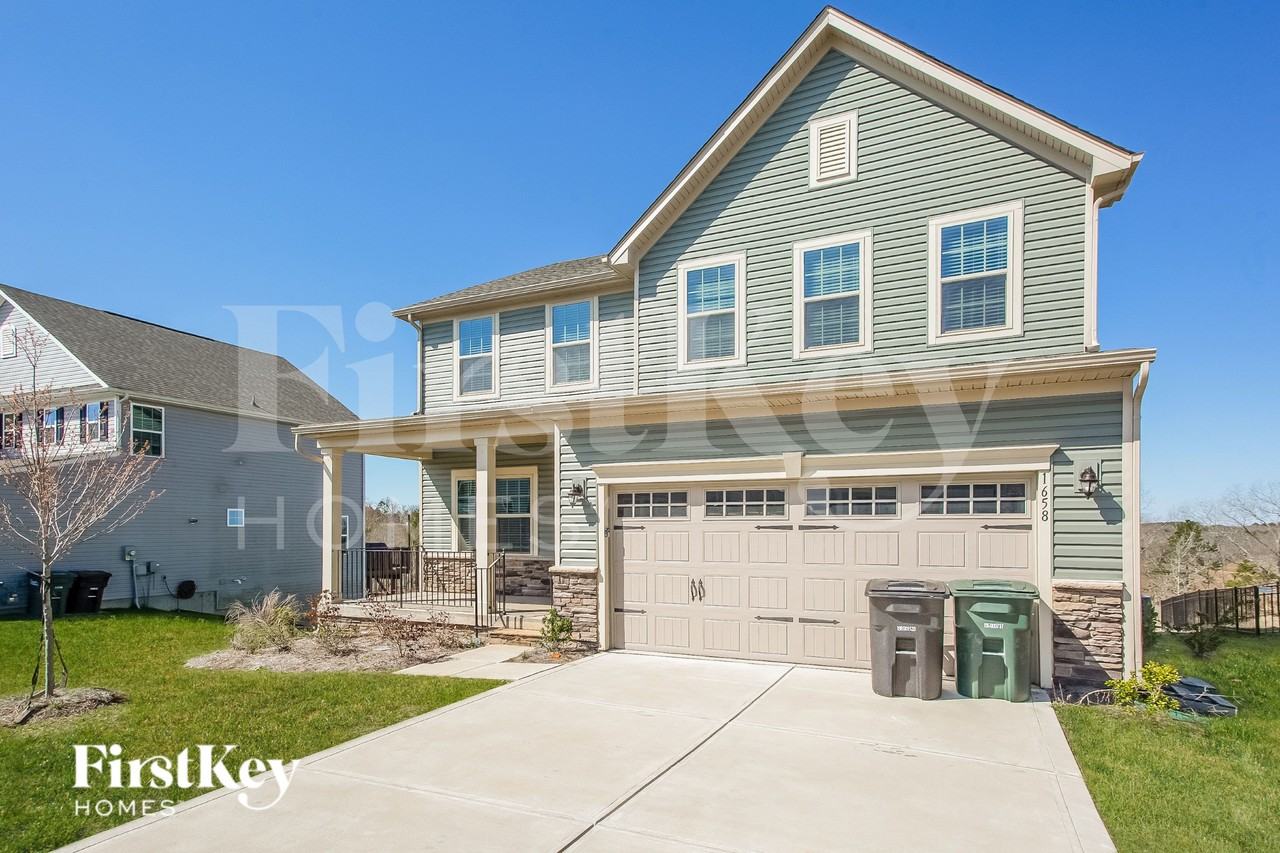 1658 Scarbrough Cir Sw - Photo 2 of 15