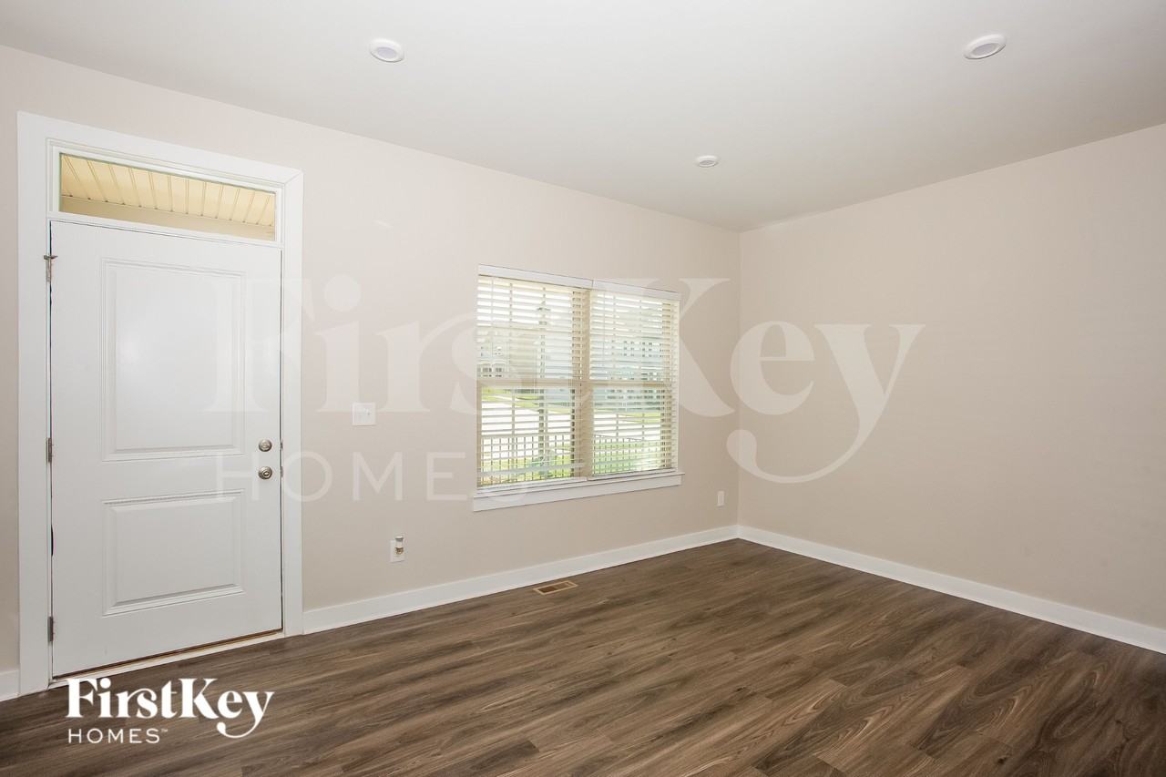 1658 Scarbrough Cir Sw - Photo 5 of 15