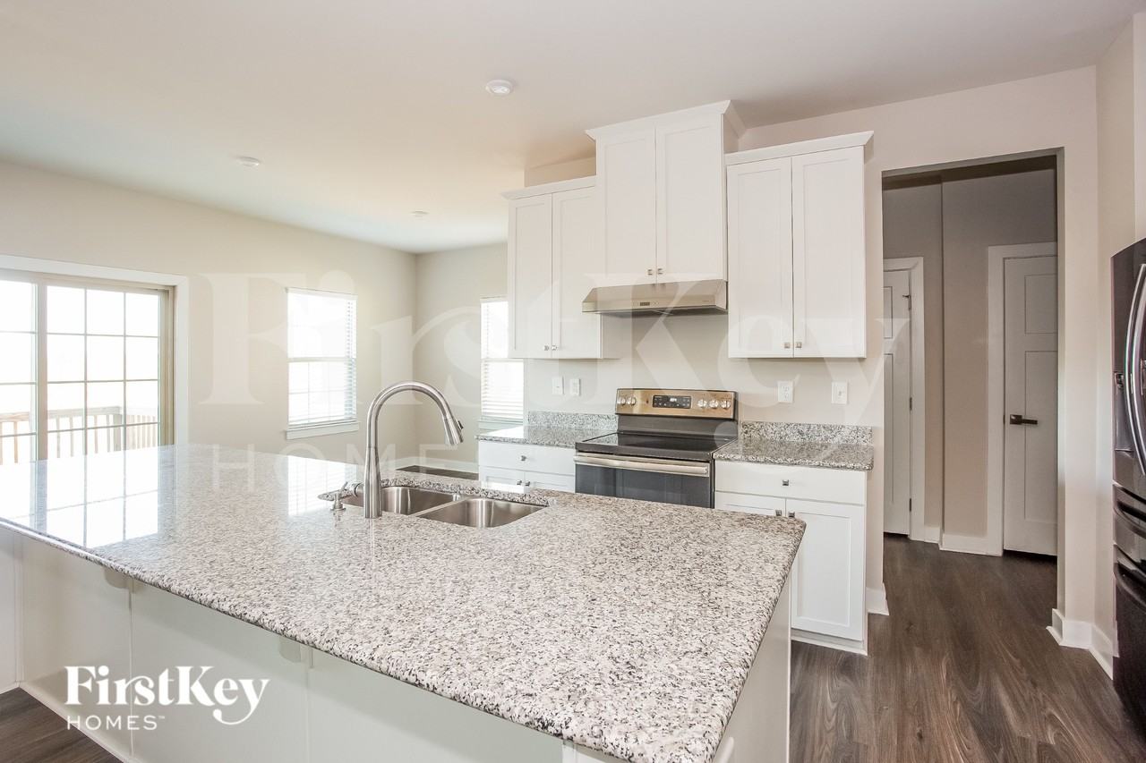 1658 Scarbrough Cir Sw - Photo 6 of 15