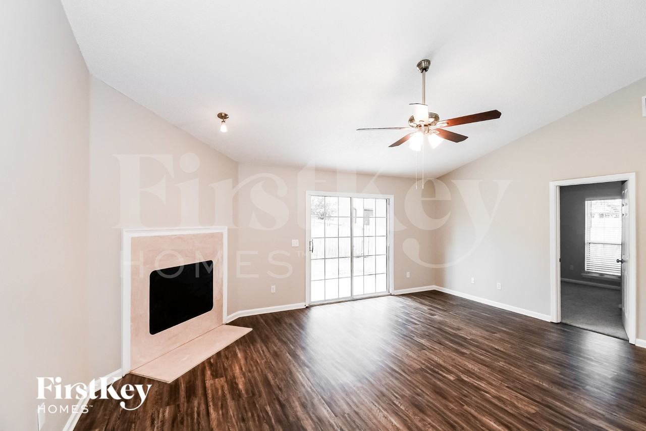 4502 Arch Creek Dr - Photo 3 of 15