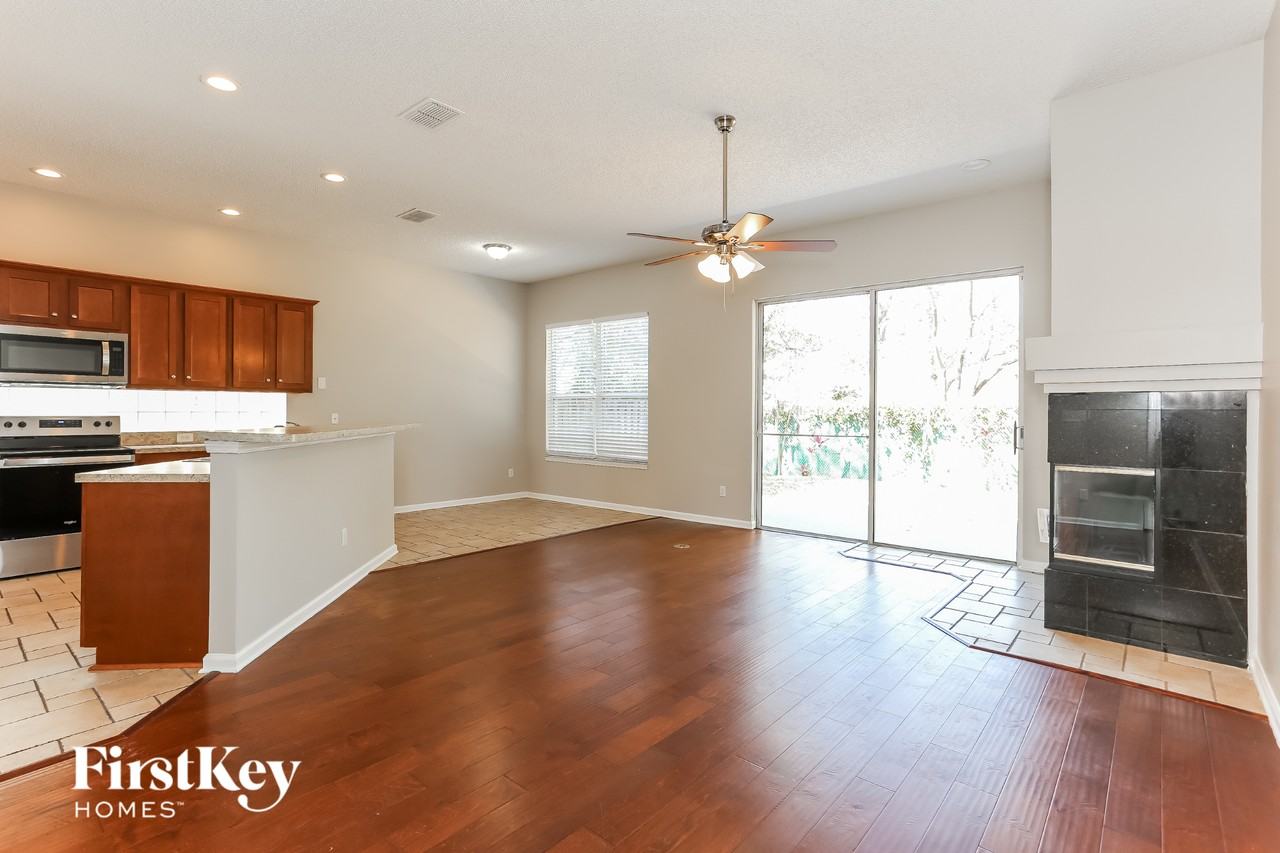 8311 Abbeyfield Dr - Photo 4 of 15