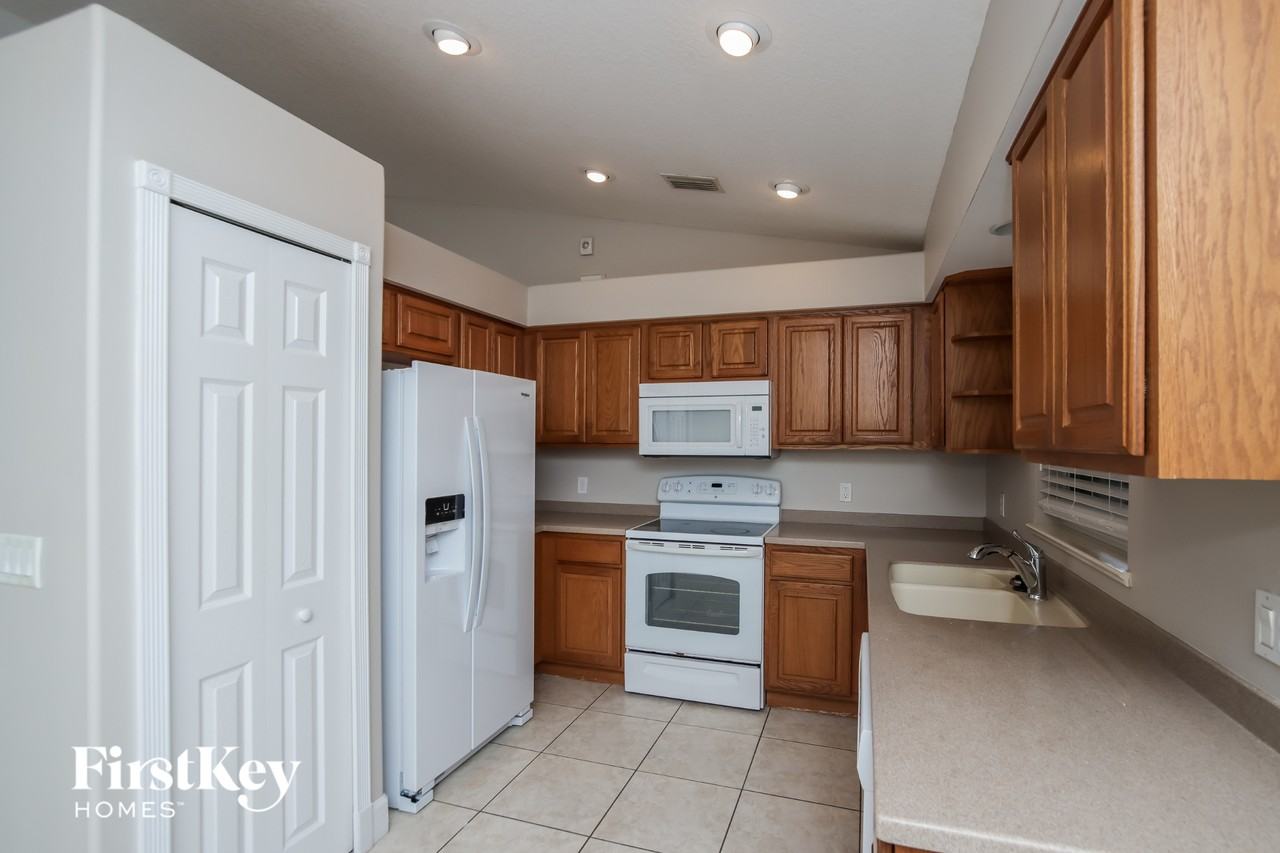 914 Caligula Ave Se - Photo 7 of 15