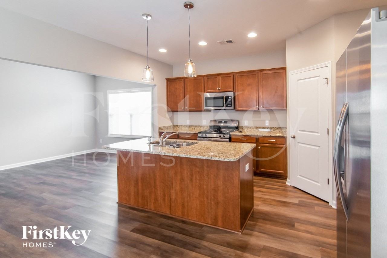 226 Hyrne Dr - Photo 6 of 15