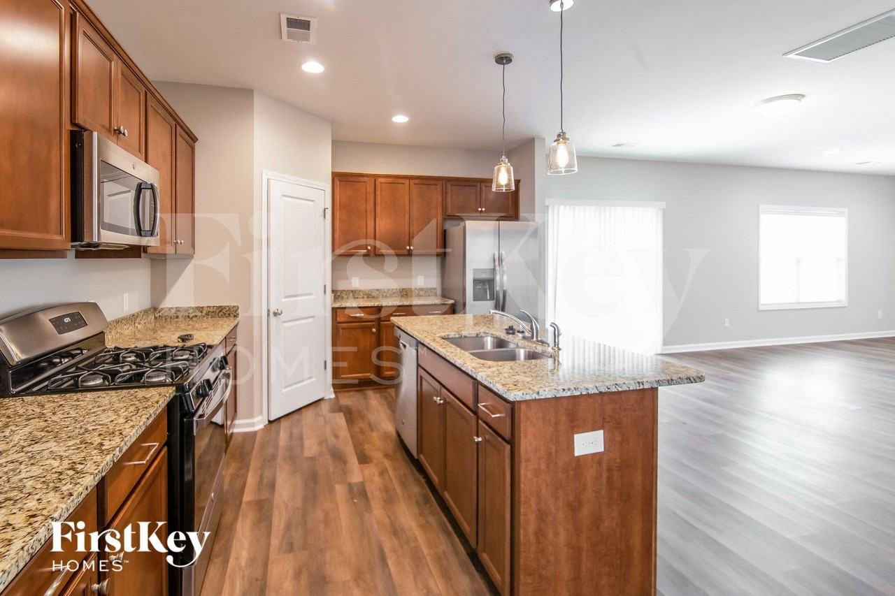 226 Hyrne Dr - Photo 7 of 15