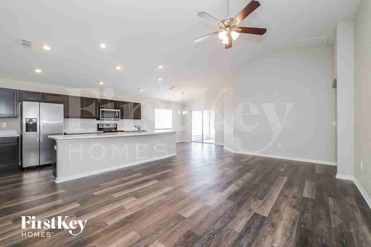 911 Kingfisher Dr - Photo 3 of 15