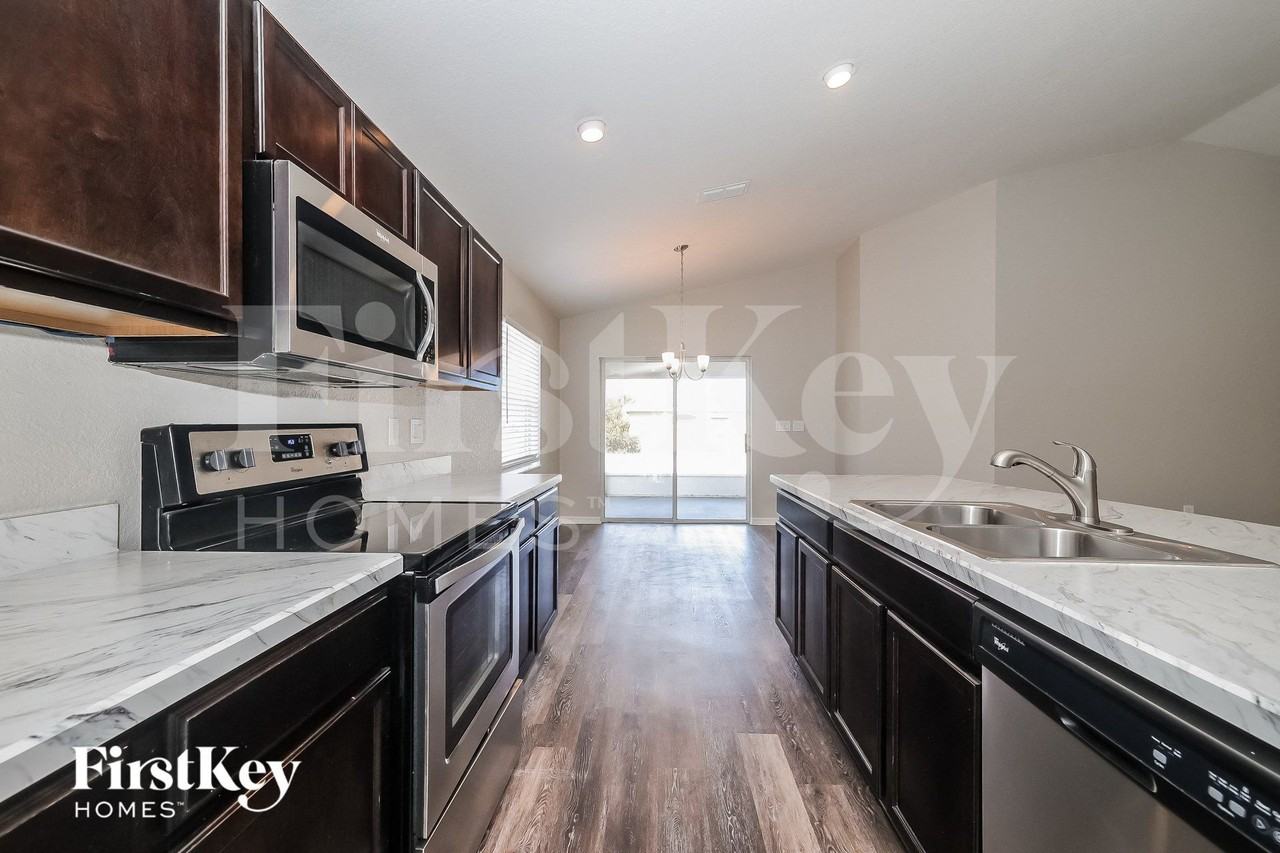 911 Kingfisher Dr - Photo 6 of 15